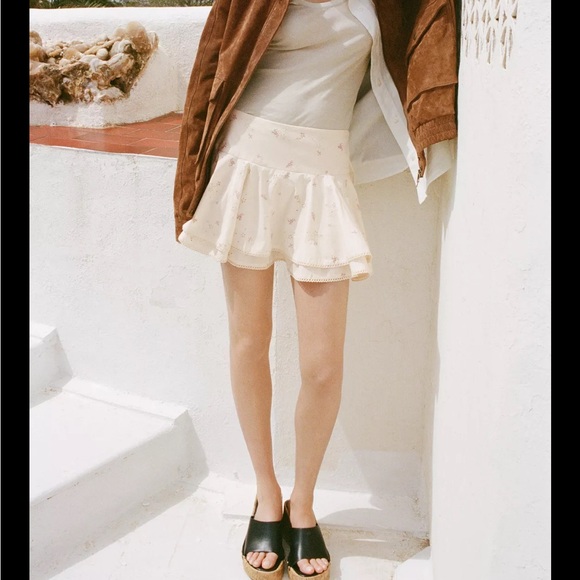 Zara Cream Mini Skirt size medium - Picture 1 of 4